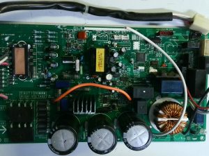 Placa electronica 0401hue-c1/ outdoor thermistor / (1)cn70(3)(1)cn71(4)  caution high vltage e22