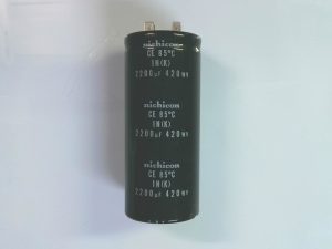 Condensadores NICHICON / CE 85 C  IN(K) / 2200UF 420WV CON 02