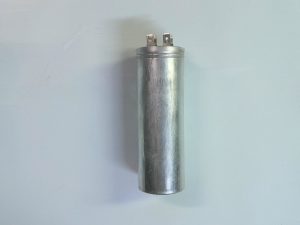 Condensadores 370VAC  560-8 / 371356G PO / 475007(P1) / 25DT10/98 B / -25/+70C CON 04