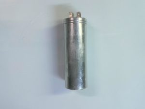 Condensadores 370VAC  560-8 / 371356G PO / 475007(P1) / 25DT12/96 B / -25/+70C CON 04