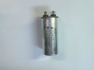 Condensadores 450VAC 50/60HZ / 25UF / CLASS B P2 25/80/21 / 10000AFC / RNV-45H2505 / 012081 CON 04