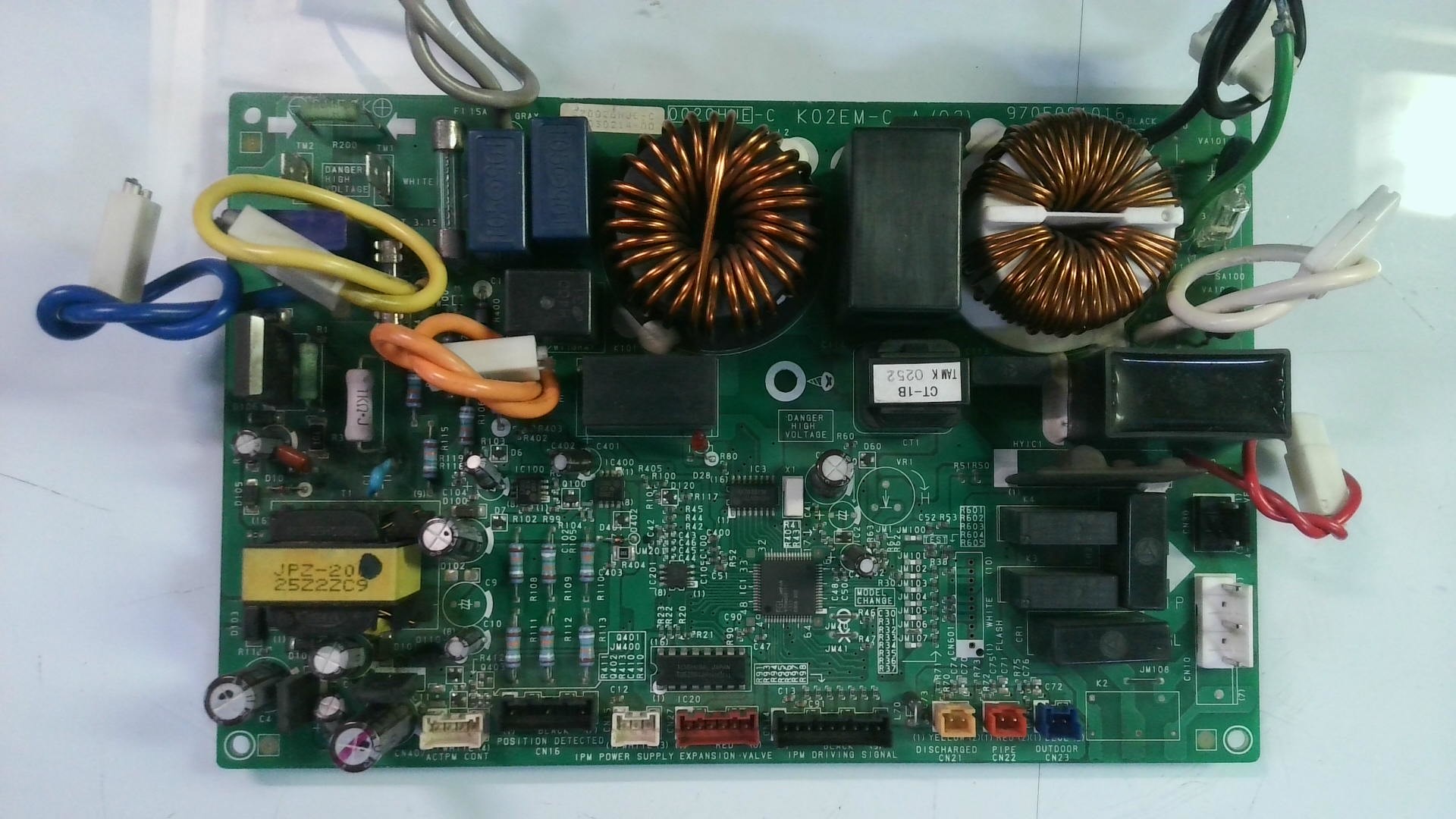 PLACA ELECTRONICA PARA UNIDAD EXTERIOR EZ002GHUE-C 002GHUE-C K02EM-C-A(02) 9705091016 PLE18