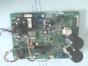 PLACA ELECTRONICA PARA UNIDAD EXTERIOR HISENSE PCB05-407-V02  1555069 O 1555069.B) sin-caja